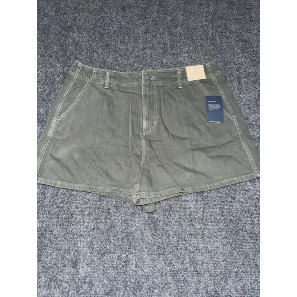 Universal Thread Womens Size 14 Pleated High Rise Shorts